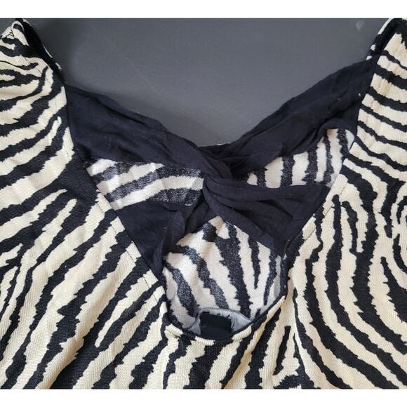 XXI Zebra Print Short Sleeve Shirt - Size Medium - Picture 3 of 5